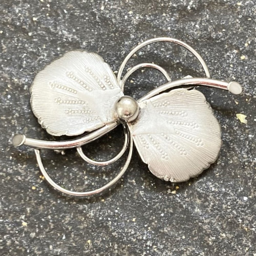 Light and lovely vintage Bond Boyd sterling brooch